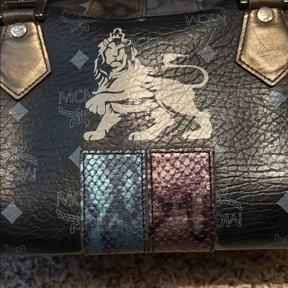Authentic MCM ‘Visetos’ “Princess” Lioness ‘Boston’ Bag - Picture 8 of 16